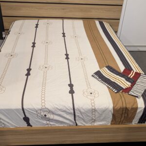 brown and black double fitted sheet
