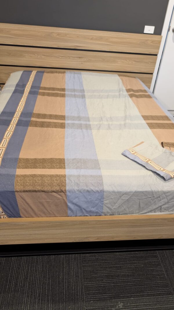 fitted double size bedsheet - Image 2